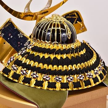 上杉謙信　兜ガラスケース入　五月人形　鎧　兜飾り Amazon | 五月人形 コンパクト ケース入り 兜 上杉 上杉謙信 5月